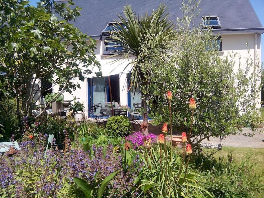 Maison Familiale Sur La Cote D'Emeraude ลองซิเออ ภายนอก รูปภาพ